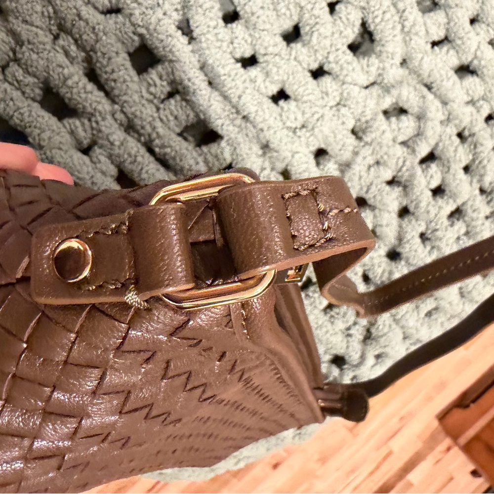 Dolce Vita Tan Woven Shoulder Bag - Picture 7 of 11